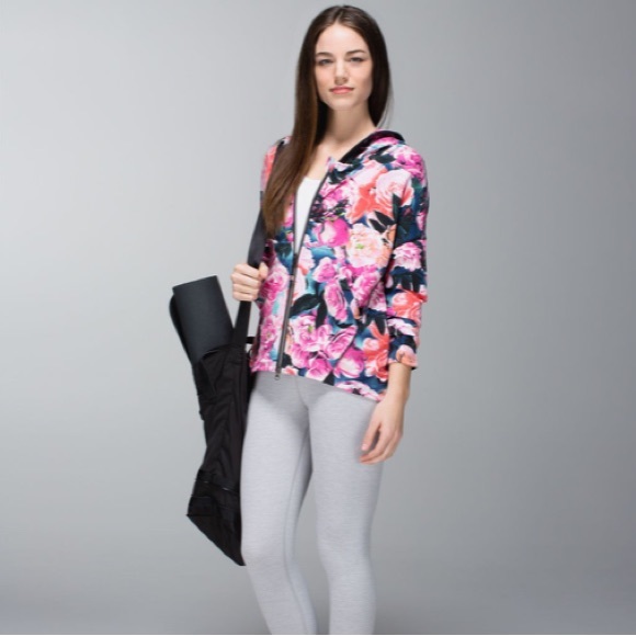 Lululemon Lululemon Hold Your Om Hoodie
Secret Garden / Black size 6 floral top - Picture 3 of 16